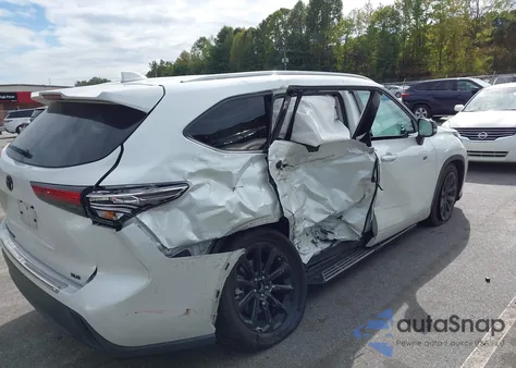 2022 Toyota Highlander Xle z USA, uszkodzony, nr VIN 5TDHZRAH4NS130479